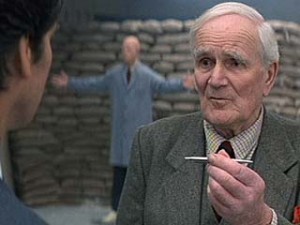 Exploding Pen demonstration by Q from James Bond