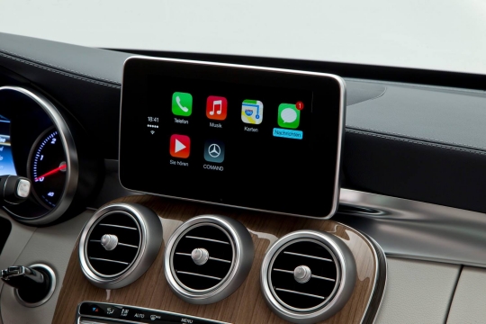 Mercedes-Apple-CarPlay-3