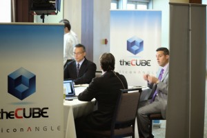 Dave Vellante, Jeff Kelly and John Furrier at theCUBE, HP Vertica 2014. photo by SiliconANGLE