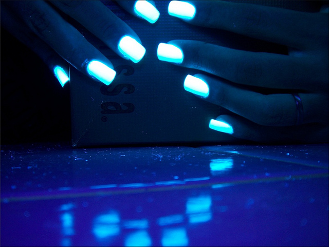 night glow black light nailpolish