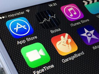 iOS 8 apps on screen