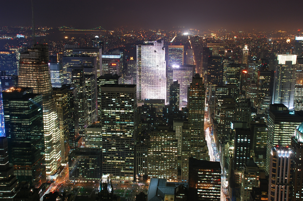 2402130241_0ee848e751_b_busy-city